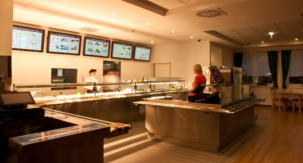 Winrooms "Hotel&Appartement" Винер-Нойштадт Экстерьер фото
