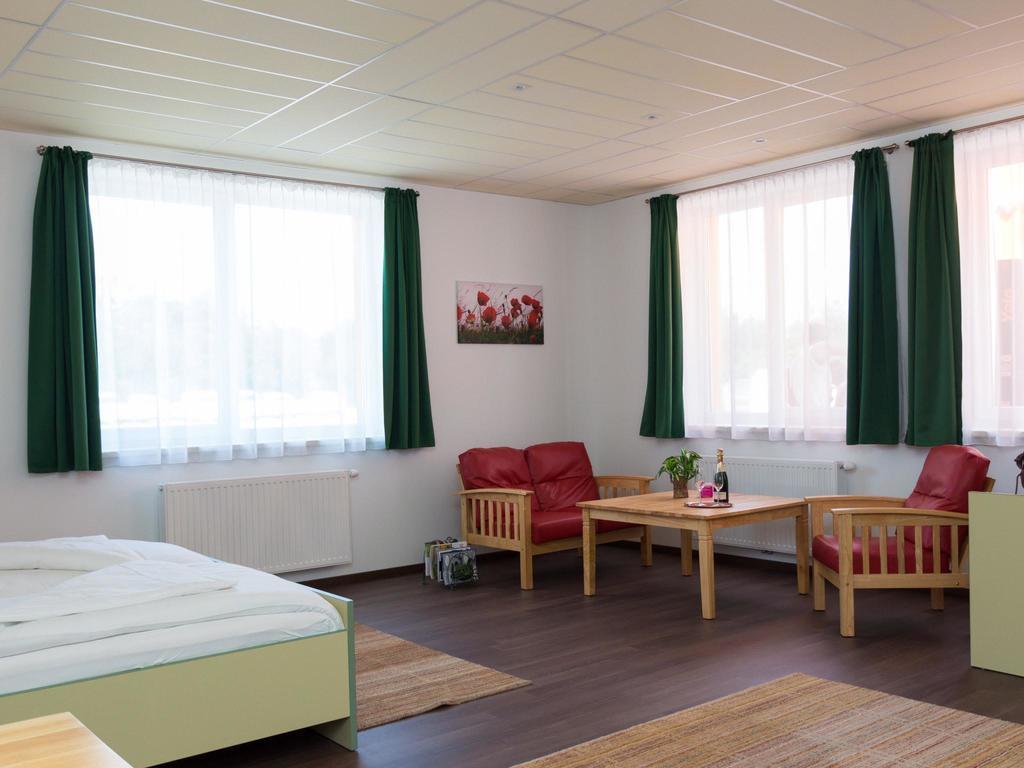 Winrooms "Hotel&Appartement" Винер-Нойштадт Экстерьер фото