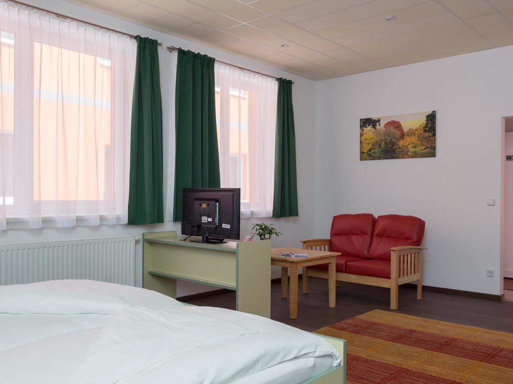 Winrooms "Hotel&Appartement" Винер-Нойштадт Экстерьер фото