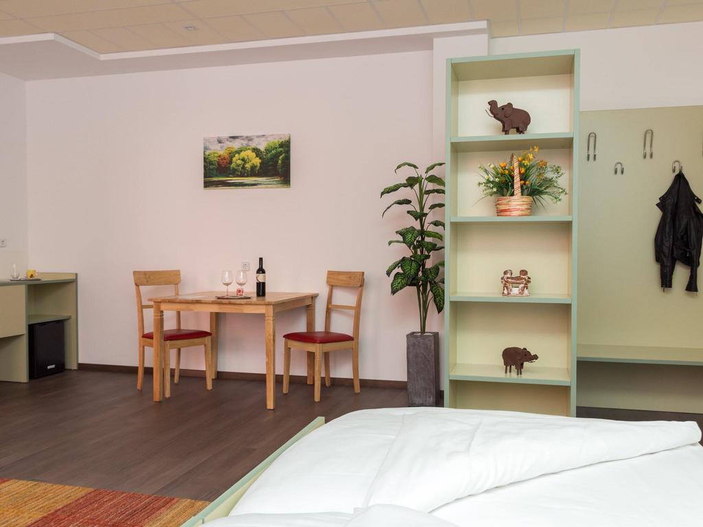 Winrooms "Hotel&Appartement" Винер-Нойштадт Экстерьер фото