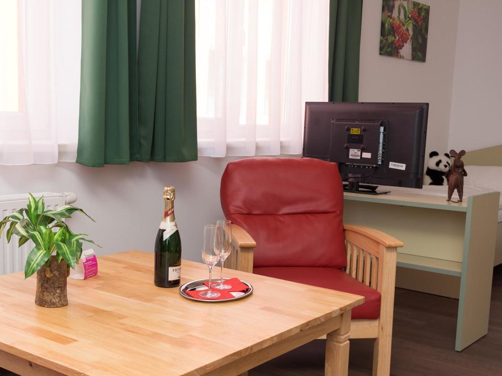 Winrooms "Hotel&Appartement" Винер-Нойштадт Экстерьер фото