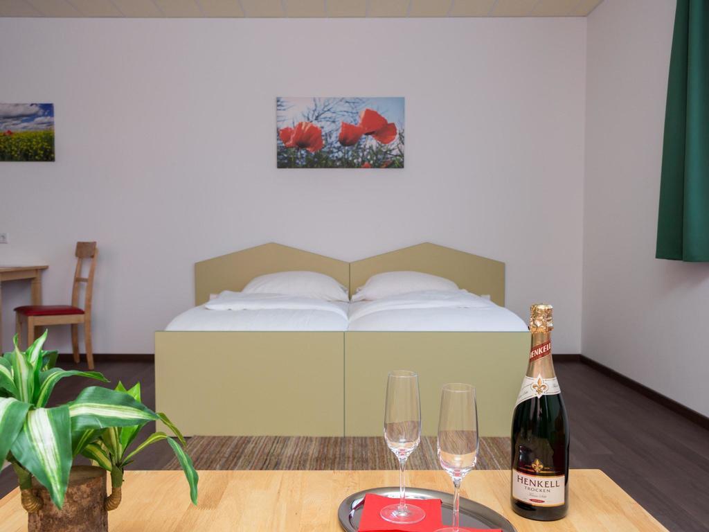 Winrooms "Hotel&Appartement" Винер-Нойштадт Экстерьер фото