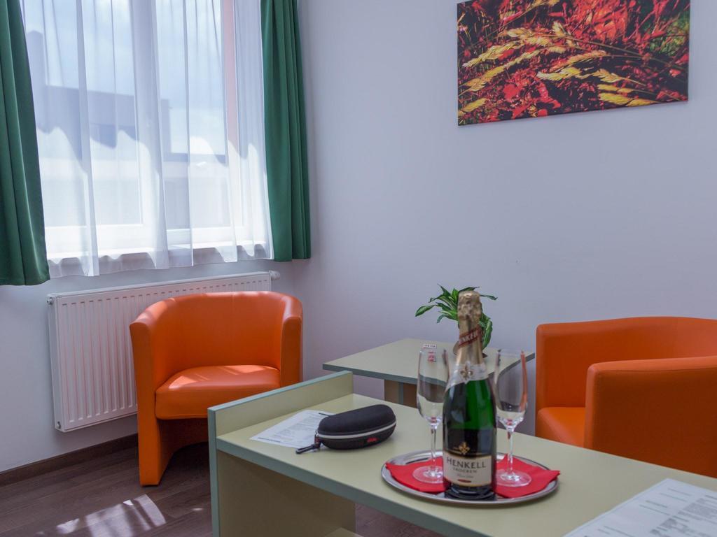 Winrooms "Hotel&Appartement" Винер-Нойштадт Экстерьер фото