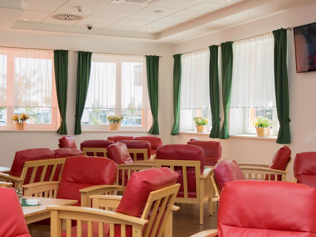 Winrooms "Hotel&Appartement" Винер-Нойштадт Экстерьер фото